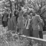 Kapellet skovtur ca 1946 Eyvind Sand Kjeldsen – violin, koncertmester. -801-, Johan Poulsen – kontrabas -784-, Else Marie Bruun – violin. -758-, Grete Jespersen – cello -797-, Julius Koppel – violin, koncertmester -755-, Gunnar Landsy – valdhorn -770-, Stig Heinesen – klarinet -781-.